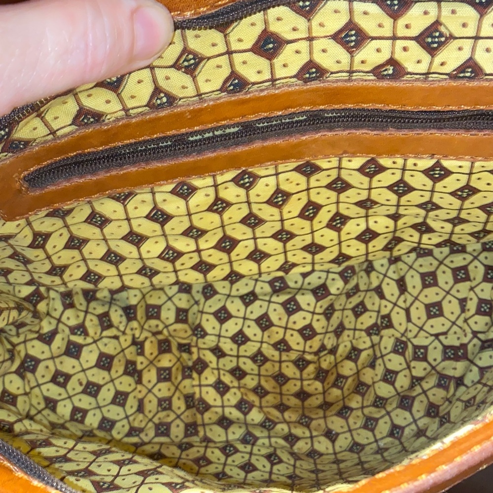 Elegant Brown Woven basket style Leather Shoulder Bag - Picture 9 of 15